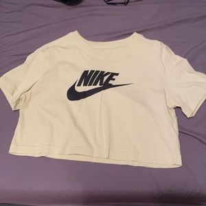 Nike woman’s short sleeve cropped shirt